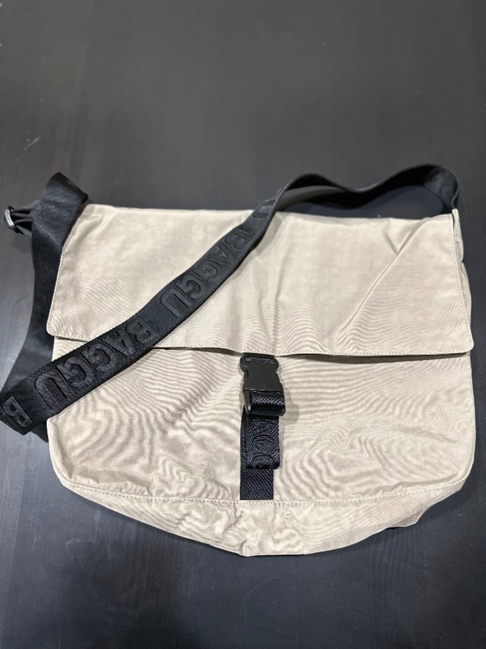 BAGGU Nylon Messenger Bag